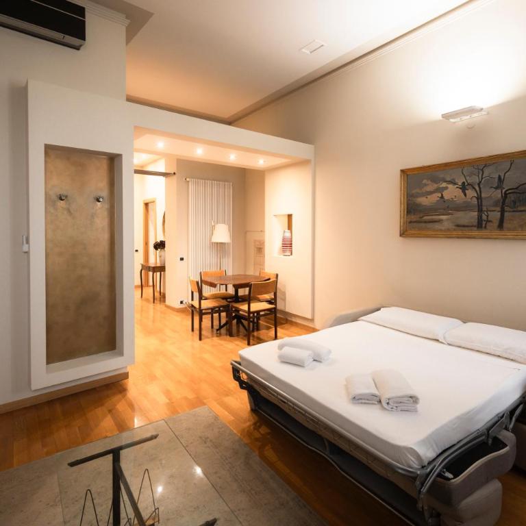 Clerici 13 - Elegant Apartment near Duomo - Deluxe One-Bedroom Apartment - 12