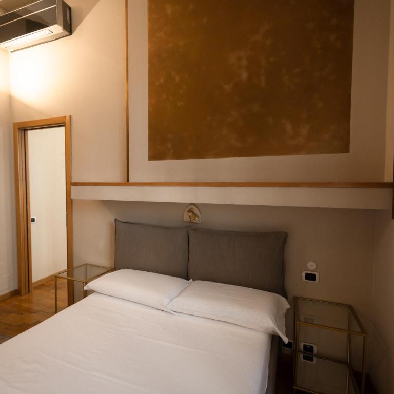 Clerici 13 - Elegant Apartment near Duomo - Deluxe One-Bedroom Apartment - 19