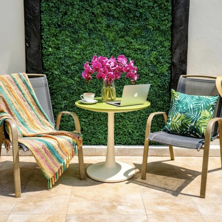 Boutique Romantic King & 2BR Suites, Sleeps 2-8, #1 Beach Mexico & Cenote - 8 Min Walk, Kitchen, Fast WiFi, AC, Bikes - One-Bedroom Apartment with Balcony - 4