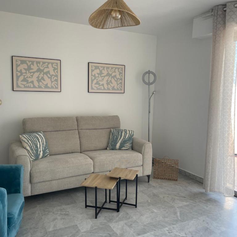 Deux pièces dernière étage avec terrasse - Apartment mit 1 Schlafzimmer - 3