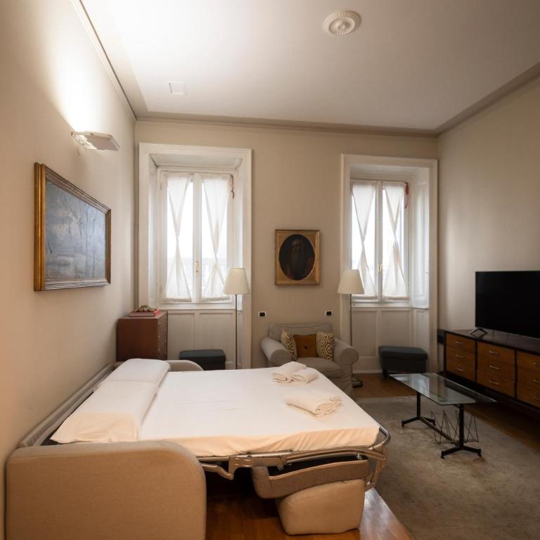 Clerici 13 - Elegant Apartment near Duomo - Deluxe One-Bedroom Apartment - 39