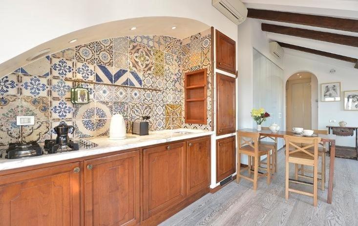 Enchanting Views Rooftop Apartment Prime Location - Appartamento con 1 Camera da Letto - 12