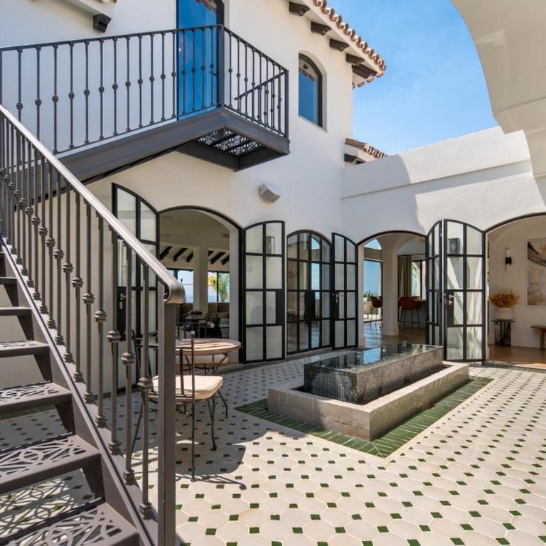 Luxury Villa, Gym, Sea Views & private pool - Villa - 9