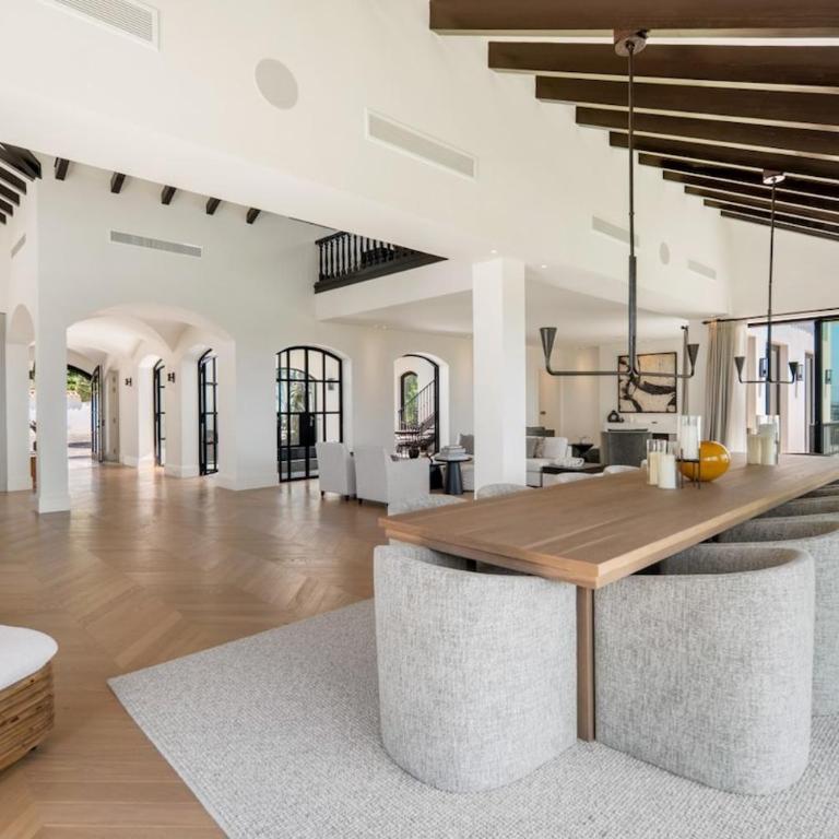 Luxury Villa, Gym, Sea Views & private pool - Villa - 7
