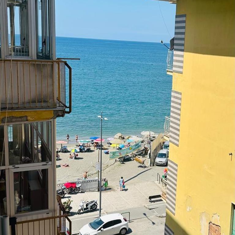 BluMare ArtHouse - Camera Matrimoniale Deluxe con Vista Mare Laterale - 1