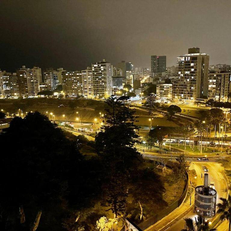 Sunset Views Miraflores & Barranco Gym Pool - Two-Bedroom Apartment - 21