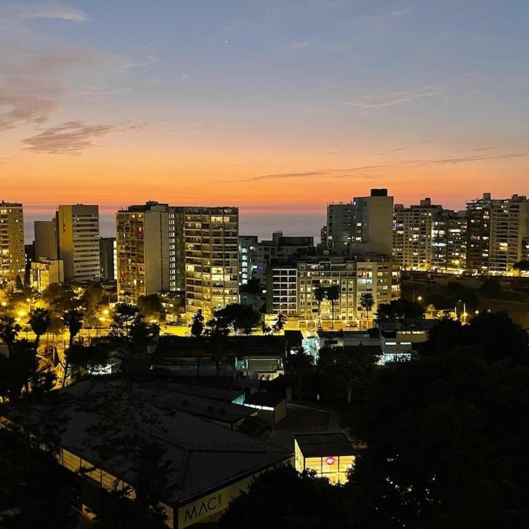 Sunset Views Miraflores & Barranco Gym Pool - Two-Bedroom Apartment - 20