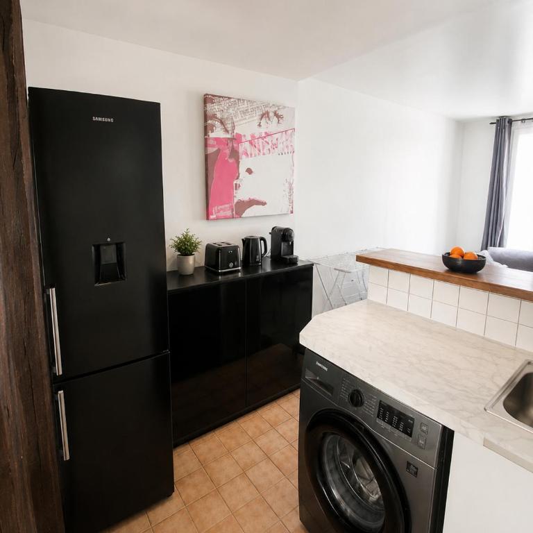 Studio lumineux avec charme parisien - One-Bedroom Apartment - 9