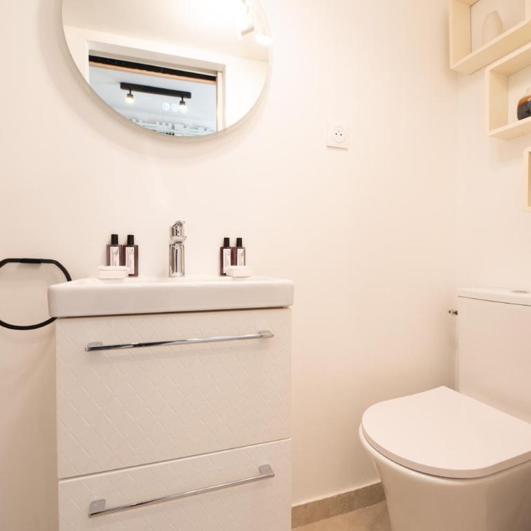 Lovely Home by Louvre & Palais Royal - One-Bedroom Apartment - 9