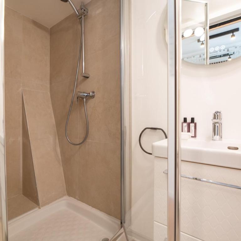 Lovely Home by Louvre & Palais Royal - One-Bedroom Apartment - 10