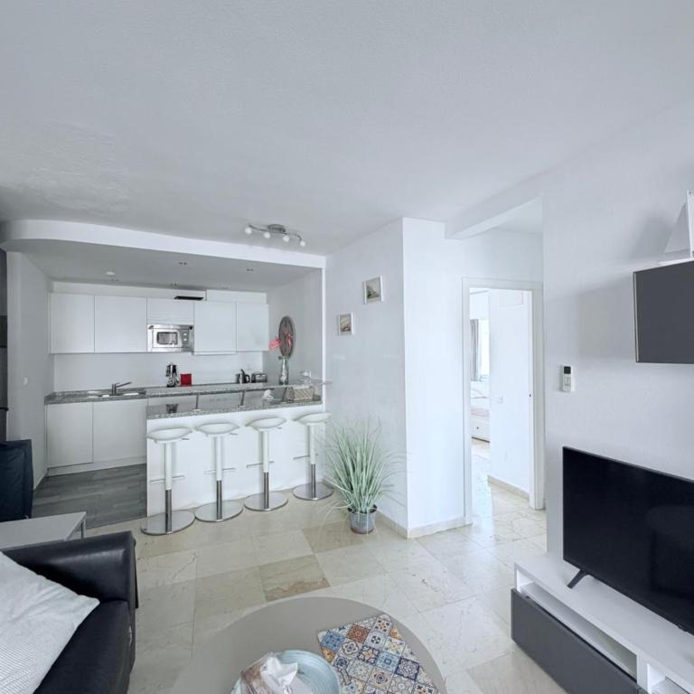 Estepona Port Apartment - Sea Views, Sleeps 6 - Apartamento de 2 dormitorios - 3
