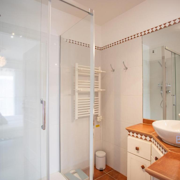 Elegant 2P avec piscine, garage et AC - Appartement - 13