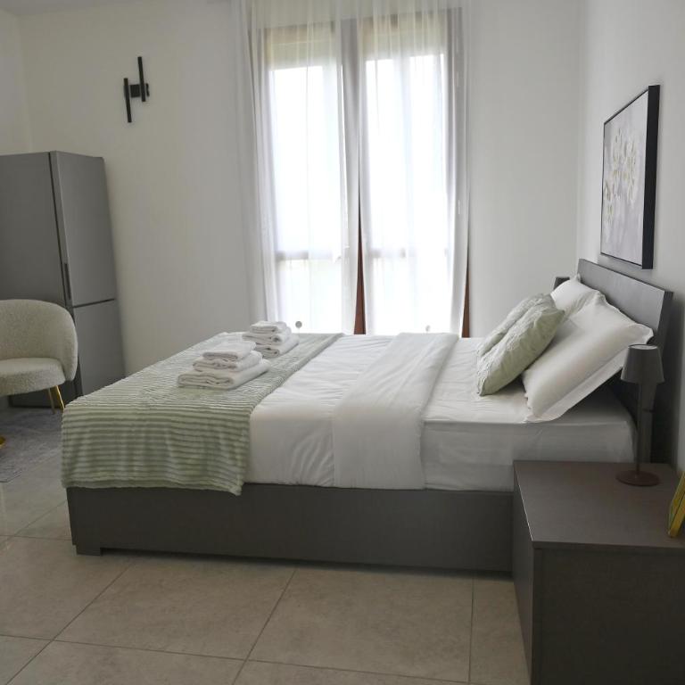 Business Apt - Large Double Room - 9