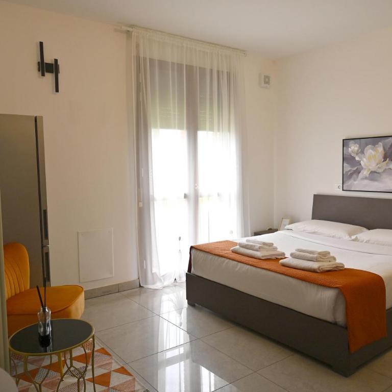 Business Apt - One-Bedroom Apartment - 8