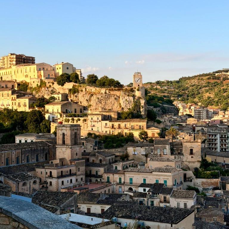Experience the authentic soul of Modica at Bayit Michel - Casa con 3 Camere da Letto - 39