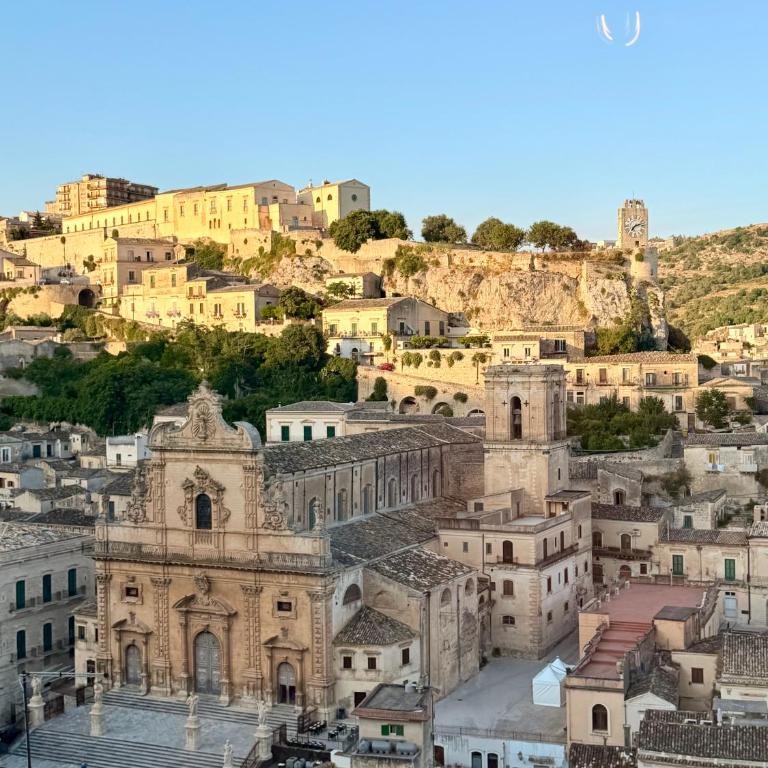 Experience the authentic soul of Modica at Bayit Michel - Casa con 3 Camere da Letto - 31