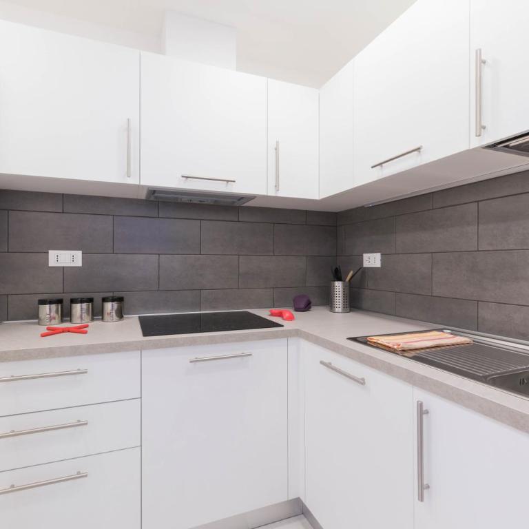 CASA ESEDRA Appartamento B - Parcheggio privato - Appartamento con 3 Camere da Letto - 10