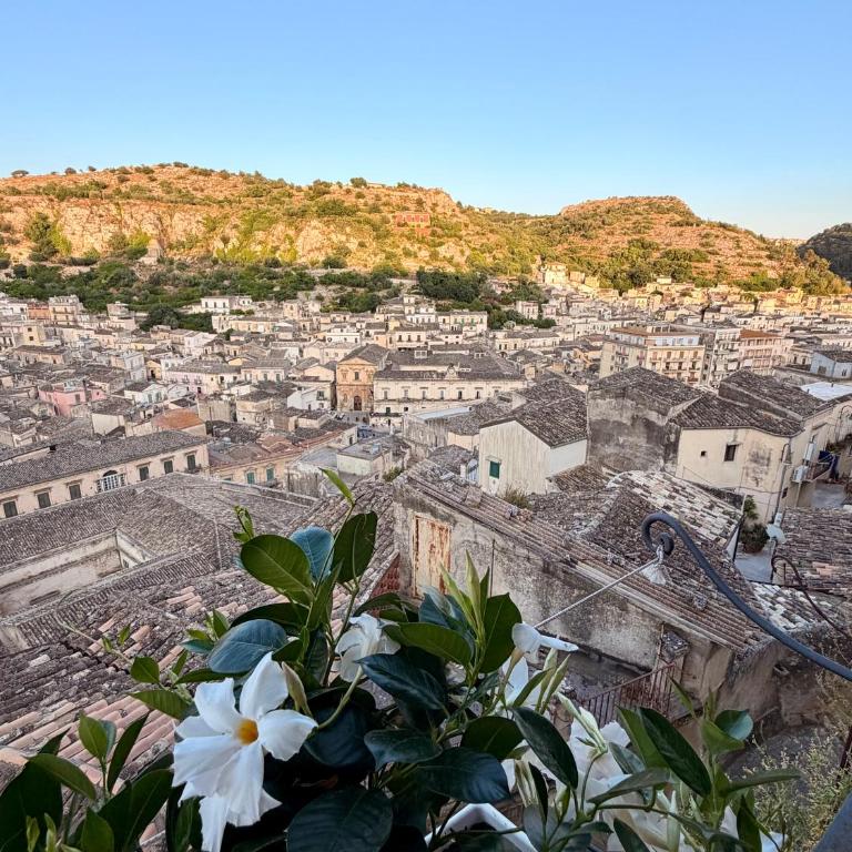 Experience the authentic soul of Modica at Bayit Michel - Casa con 3 Camere da Letto - 10