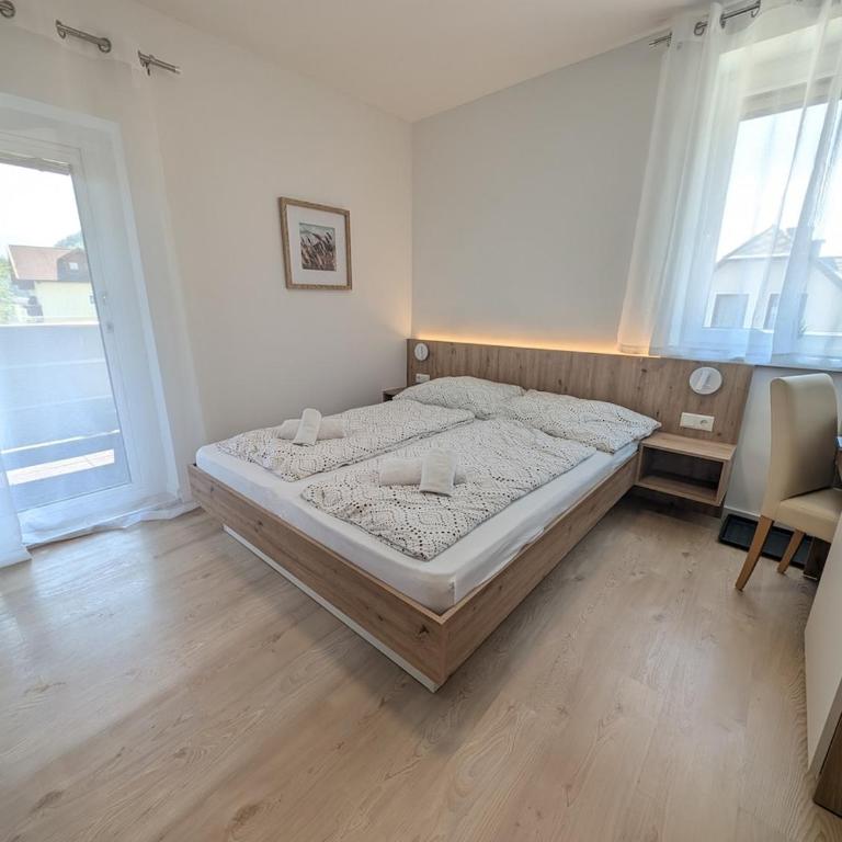 See 7 - Modernes Balkon-Studio - Seenähe & 2x Bäderkarte - Apartment mit 1 Schlafzimmer - 1