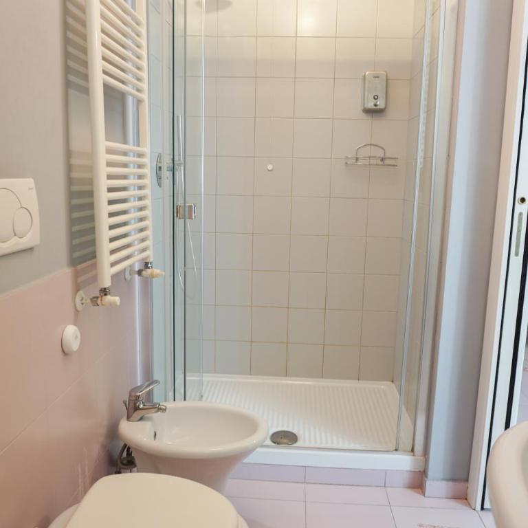 Tarshito Gallery House Roma - Camera Matrimoniale con Bagno Privato - 6