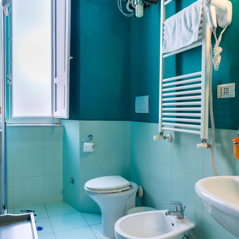 Tarshito Gallery House Roma - Camera Quadrupla con Bagno Privato - 13