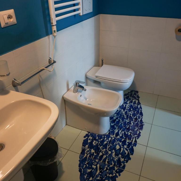Tarshito Gallery House Roma - Camera Tripla con Bagno Privato - 4