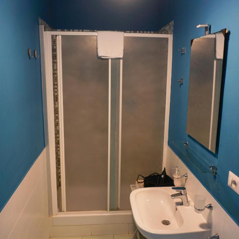 Tarshito Gallery House Roma - Camera Tripla con Bagno Privato - 7