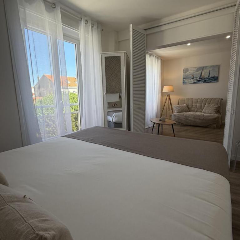 Hôtel The Originals Miramar, Royan Pontaillac - Appartement - Vue sur Ville - 5
