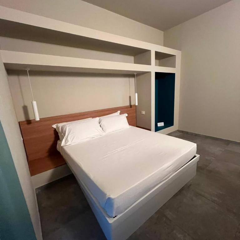 Carro Hostel - Monza Centro - Dormire bene Fare bene Scegli Bene! - Camera Familiare con Bagno Privato - 4