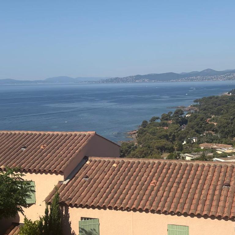 Apt With Swimming Pool 500m From The Beach - Apartment - 16