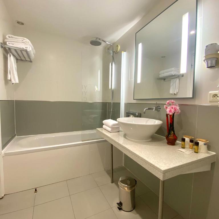 Hôtel Cannes Centre Univers - Chambre Deluxe - 4