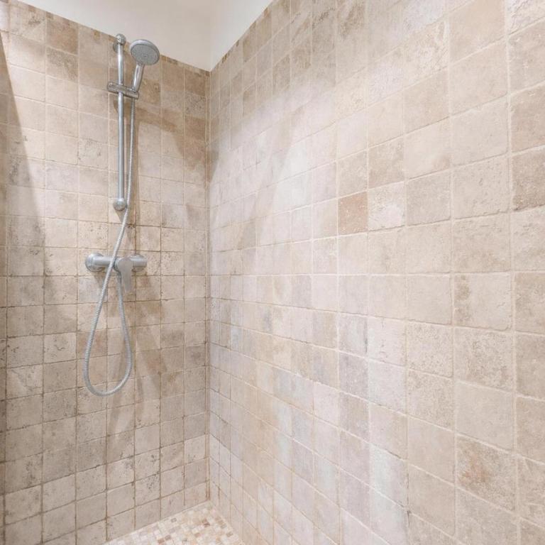 Spacieux 2 chambres et balcon - 4 personnes - Appartement 2 Chambres - 22