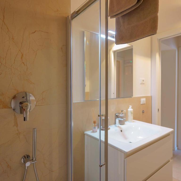Sotto le Torri by Edera Rooms - Suite Familiare Deluxe - 13