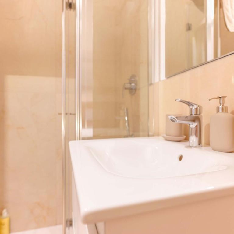 Sotto le Torri by Edera Rooms - Camera King Deluxe - 8