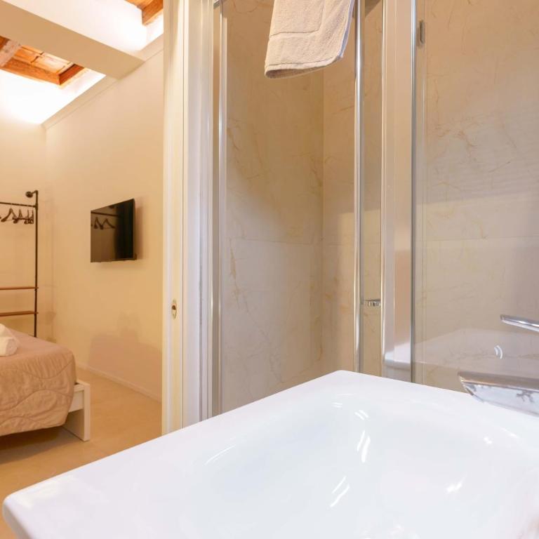 Sotto le Torri by Edera Rooms - Camera King Deluxe - 10