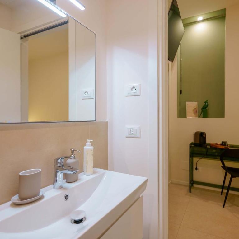 Sotto le Torri by Edera Rooms - Camera Matrimoniale Standard - 16