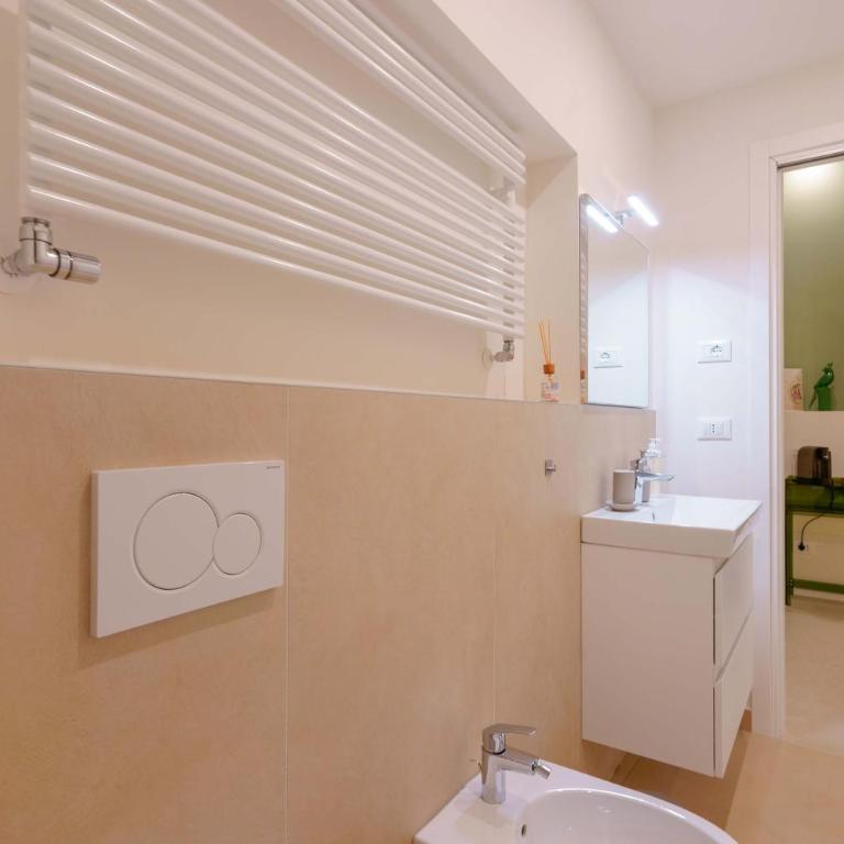 Sotto le Torri by Edera Rooms - Camera Matrimoniale Standard - 9