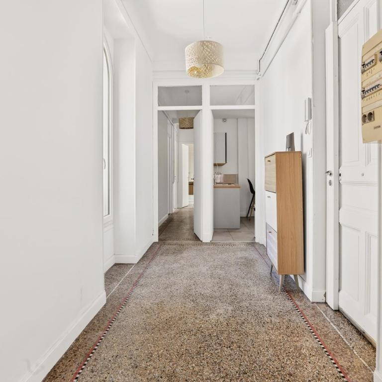 Chaleureux T3 à 15 min de la plage - Nice Ouest - Two-Bedroom Apartment - 4