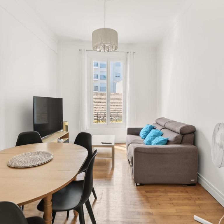 Chaleureux T3 à 15 min de la plage - Nice Ouest - Two-Bedroom Apartment - 11