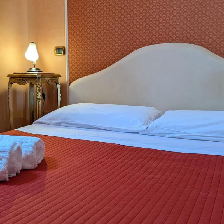 Aurea Rooms - Vescovo Pitirro - Camera Matrimoniale Piccola - 1
