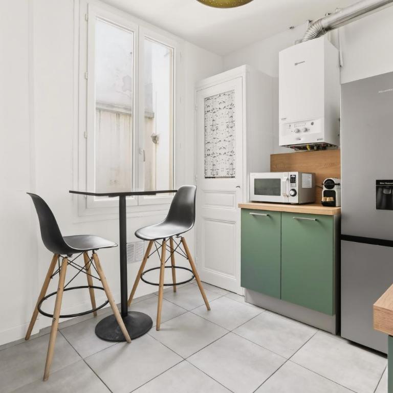 Chaleureux T3 à 15 min de la plage - Nice Ouest - Two-Bedroom Apartment - 14