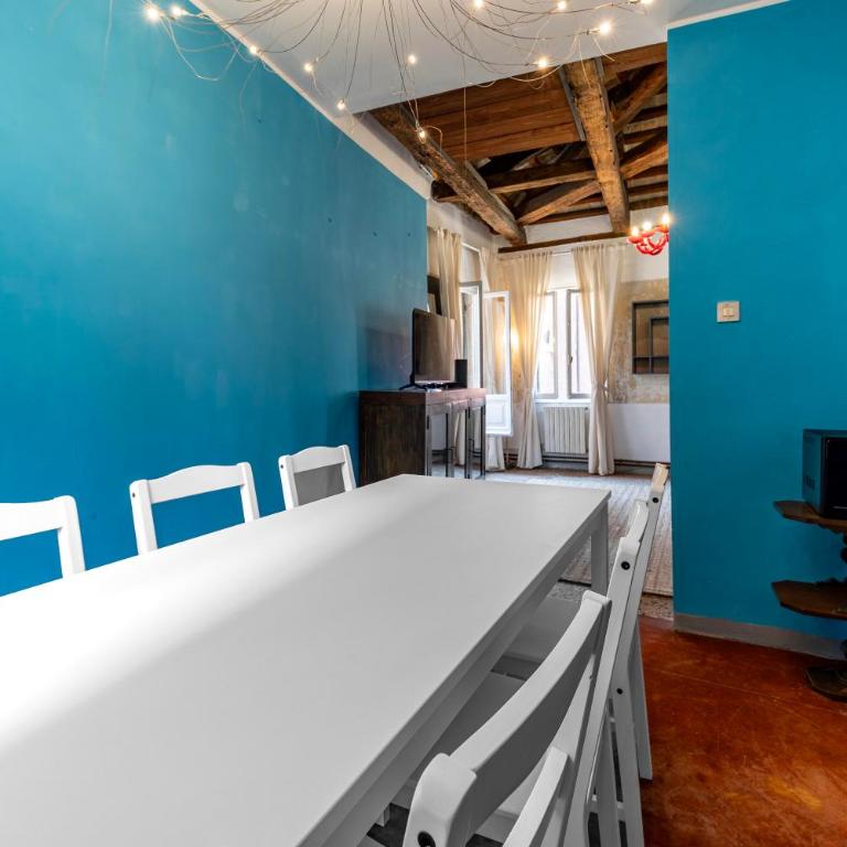 Charming 6-People Stay in Campo Santi Apostoli by Bricola Apartments - Two-Bedroom Apartment - 16