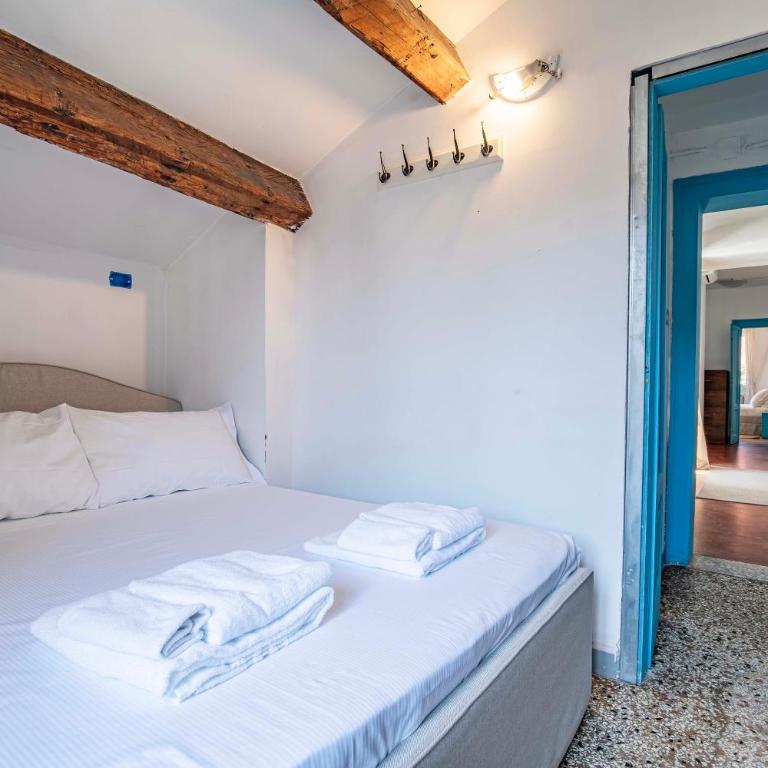 Charming 6-People Stay in Campo Santi Apostoli by Bricola Apartments - Two-Bedroom Apartment - 14