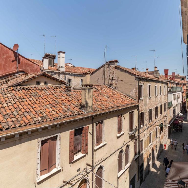 Charming 6-People Stay in Campo Santi Apostoli by Bricola Apartments - Two-Bedroom Apartment - 21