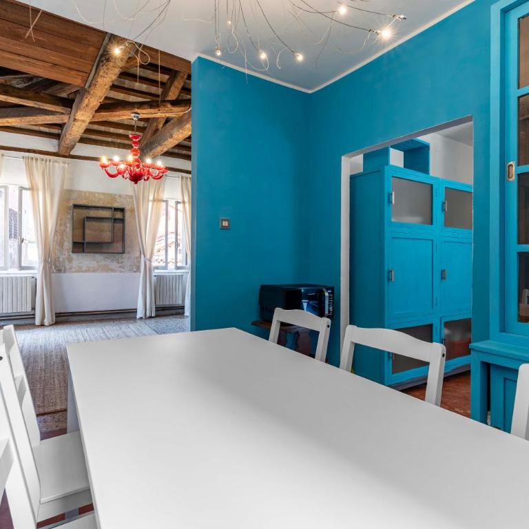 Charming 6-People Stay in Campo Santi Apostoli by Bricola Apartments - Two-Bedroom Apartment - 20