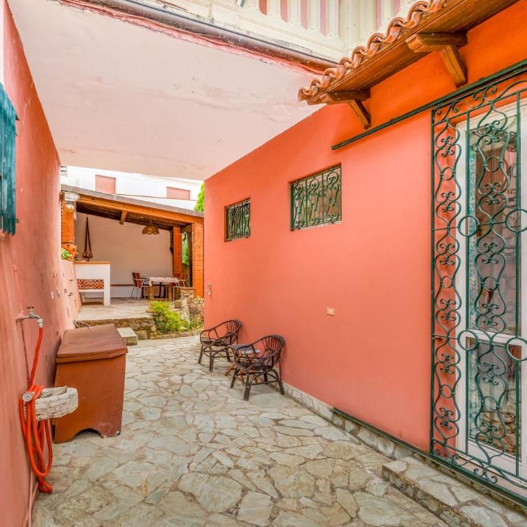 Villino Aurora-5TERRE-Near the station - Three-Bedroom Apartment with Balcony - 5
