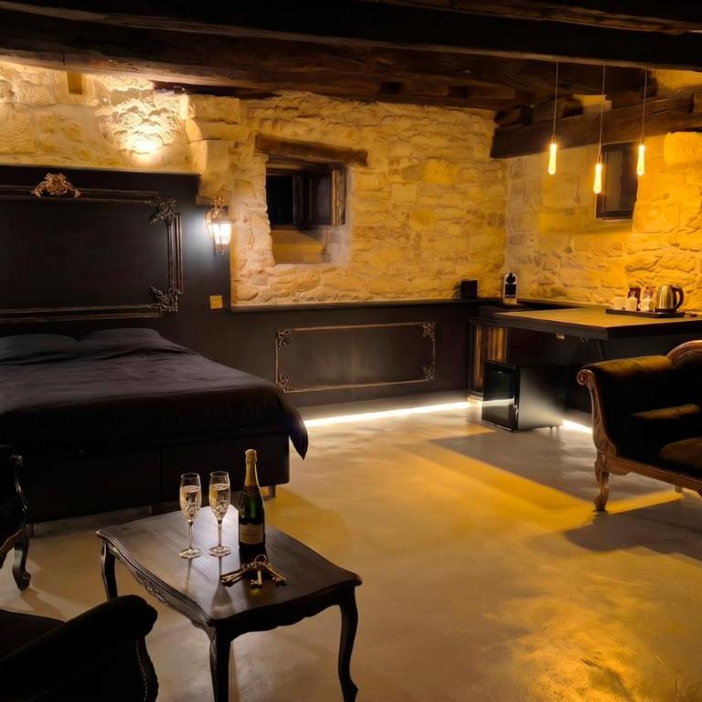 Suite 1503 - Love Room à Sarlat la Canéda - Deluxe Suite mit Kingsize-Bett - 2