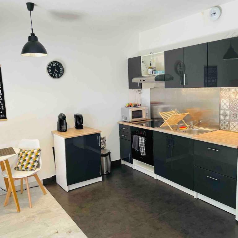 Studio serein avec balcon et piscine - Apartment mit 1 Schlafzimmer - 4