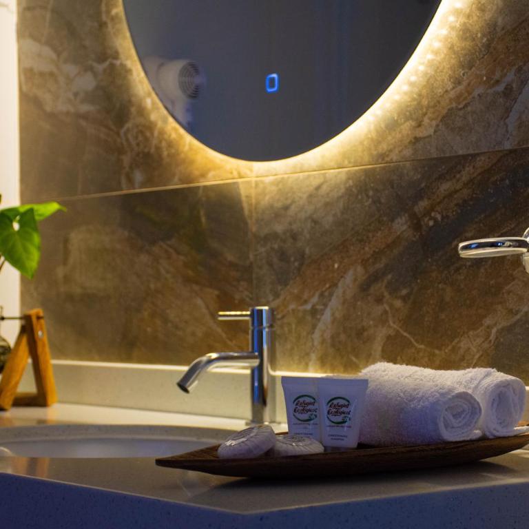 Hotel Terra - King Room with Spa Bath - 4