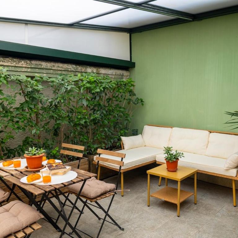 Relaxing Terrace, Cathedral - Central Station M1 - One-Bedroom Apartment - 1